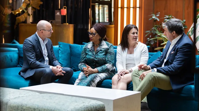 Leading Edge ConsultingFluent in Finding Leaders